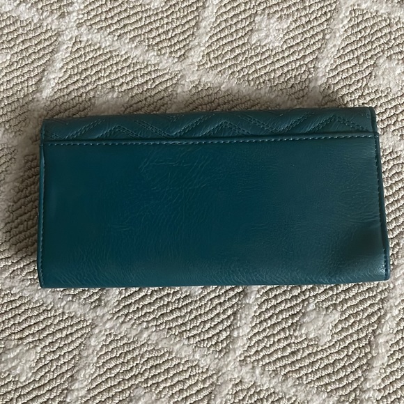 Envelope Clutch - Picture 3 of 6